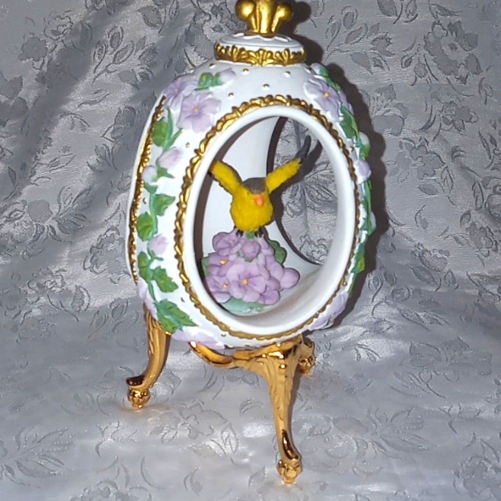 Vintage deco egg